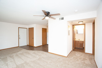 Smythberry Village in Springfield, IL - Building Photo - Interior Photo