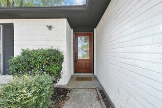 9611 Camrose Ct in Houston, TX - Building Photo - Building Photo