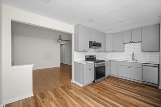 5516 W Higgins Ave in Chicago, IL - Building Photo - Building Photo