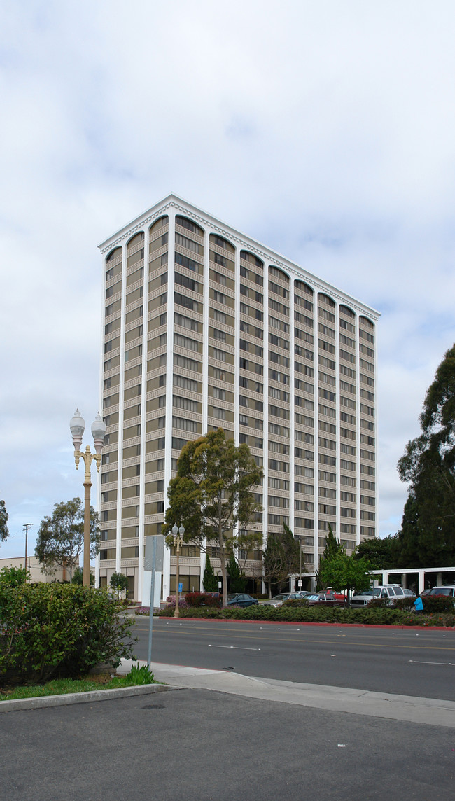 Tower on 19th in Costa Mesa, CA - Building Photo - Building Photo