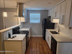 8913 Erin Ct in Jacksonville, FL - Building Photo - Building Photo