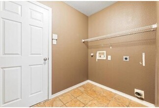 1018 Karen St in Aubrey, TX - Building Photo - Building Photo