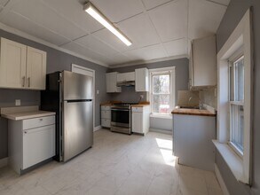 129 Center St-Unit -Unit 2 in Ellenville, NY - Building Photo - Building Photo