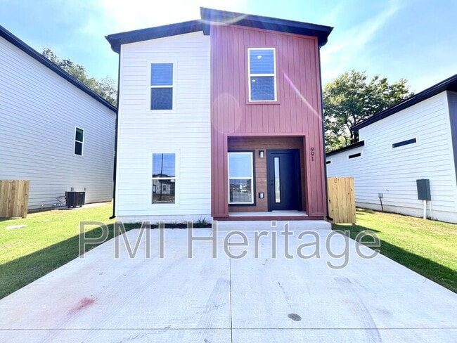 property at 991 Reading RR Ln