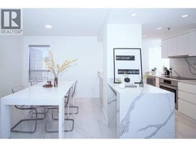 1060 Alberni St in Vancouver, BC - Building Photo