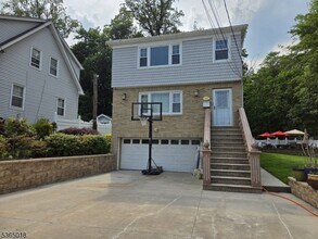 33 Park Dr N, Unit 2 in West Orange, NJ - Foto de edificio - Building Photo