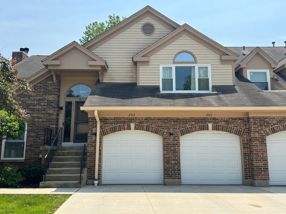 2515 Live Oak Ln in Buffalo Grove, IL - Building Photo