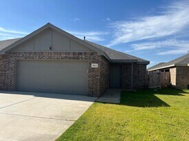 1404 17th St, Unit A in Shallowater, TX - Building Photo