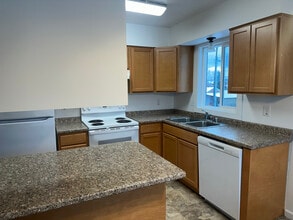 1124 Orca St in Anchorage, AK - Building Photo - Building Photo