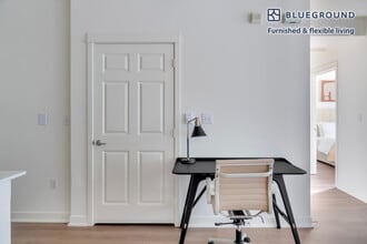 11000 NE 10th St in Bellevue, WA - Building Photo - Building Photo