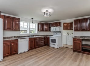 414 Russell St in Sunderland, MA - Building Photo - Building Photo