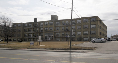 1393 WILSON COURT APARTMENTS in Toronto, ON - Building Photo - Building Photo