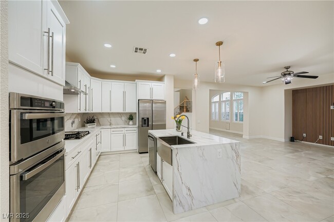 property at 840 S Paseo Rocoso Pl