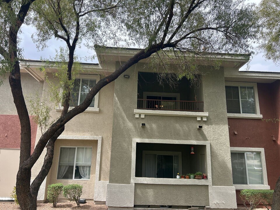 904 Domnus Ln in Las Vegas, NV - Building Photo