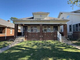 933 N Linwood Ave in Indianapolis, IN - Building Photo