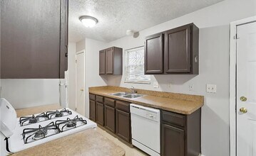 937 Ansel Rd in Cleveland, OH - Foto de edificio - Building Photo