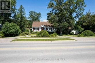 74 King St E in Kawartha Lakes, ON - Building Photo - Building Photo