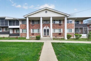 810 Blooming Grove Turnpike in New Windsor, NY - Building Photo