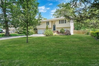 2387 Chestnut Ave in Ronkonkoma, NY - Building Photo - Building Photo