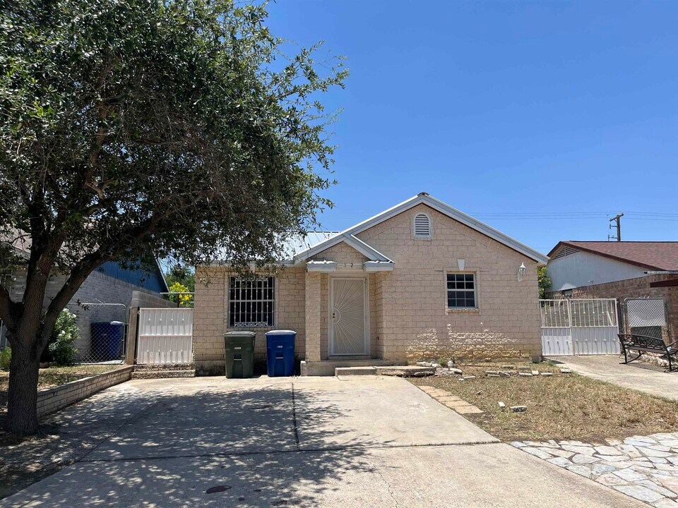 1212 Reagan Dr in Laredo, TX - Building Photo