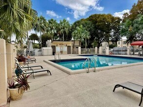 16481 Blatt Blvd, Unit 102 in Weston, FL - Building Photo - Building Photo