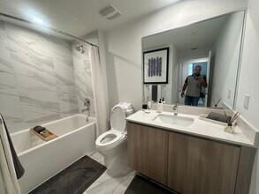 610 NE 1st Pl, Unit S4 in Hialeah, FL - Building Photo - Building Photo