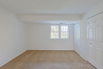 Lamplight Village Apartments in Monroe, NY - Foto de edificio - Interior Photo