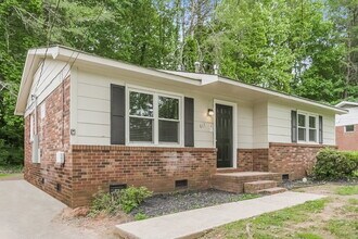 617 Dunbrook Ln in Charlotte, NC - Building Photo - Building Photo