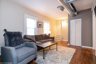 1814 W Thomas St-Unit -2R in Chicago, IL - Building Photo - Building Photo