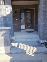 22 Vantage Lp in Newmarket, ON - Building Photo - Building Photo