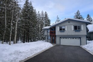 1839 Jicarilla Dr in South Lake Tahoe, CA - Building Photo