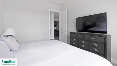 1215 Sawyer St, Unit 306 in Houston, TX - Building Photo - Building Photo