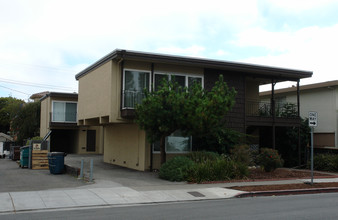 1144 Capuchino Ave in Burlingame, CA - Building Photo - Building Photo