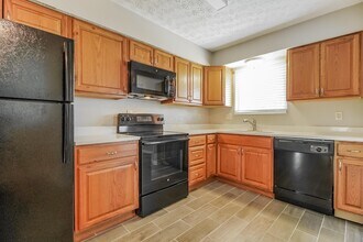 6560 Benjamin Dr in Reynoldsburg, OH - Building Photo - Building Photo