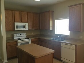 1309 Kintla Rd in Apopka, FL - Foto de edificio - Building Photo