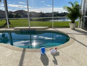 4532 Whispering Oaks Dr in North Port, FL - Foto de edificio - Building Photo