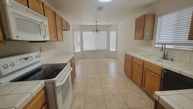 921 Harvest Creek Rd in Bakersfield, CA - Building Photo - Building Photo