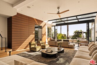 972 Palisades Beach Rd in Santa Monica, CA - Building Photo - Building Photo
