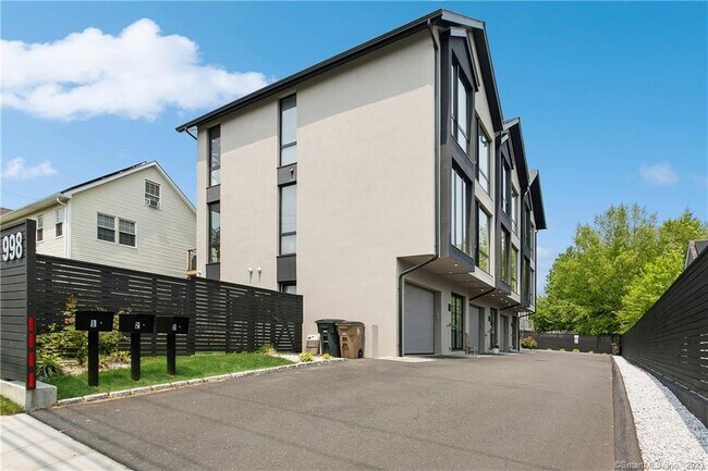 998 Cove Rd in Stamford, CT - Building Photo - Building Photo