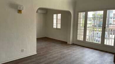 1540 S Sherbourne Dr in Los Angeles, CA - Building Photo - Building Photo