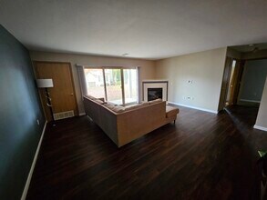 956 Roseland Dr, Unit 2 in Kewaskum, WI - Building Photo - Building Photo