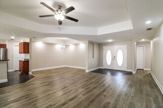 8343 Natoma St in Spring Hill, FL - Foto de edificio - Building Photo