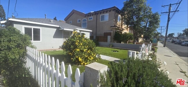 2221 Bataan Rd in Redondo Beach, CA - Building Photo - Building Photo