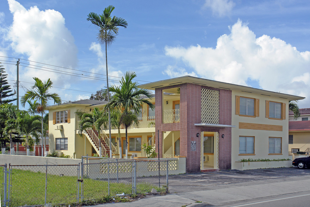 4440 W Flagler St in Miami, FL - Building Photo