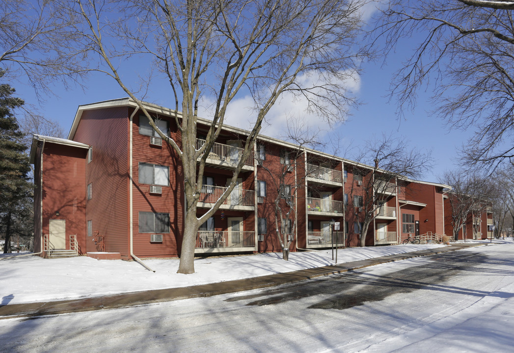 Penn Place Apartments in Bloomington, MN - Foto de edificio