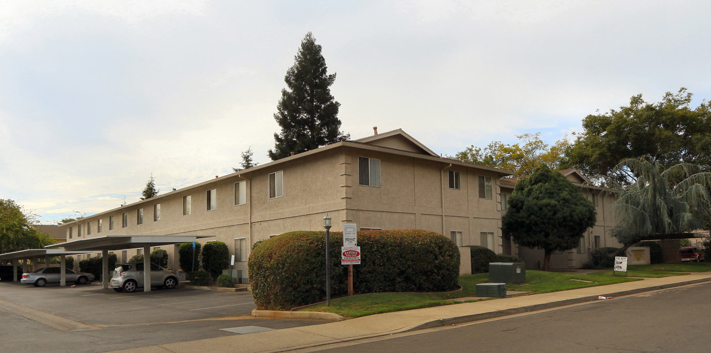 Pheasant Court Apartments in Yuba City, CA - Building Photo