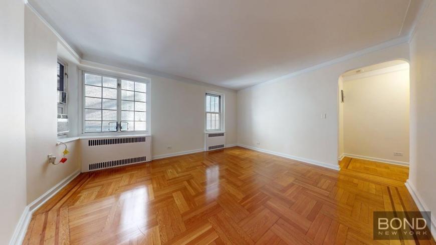 1 Jane St in New York, NY - Building Photo