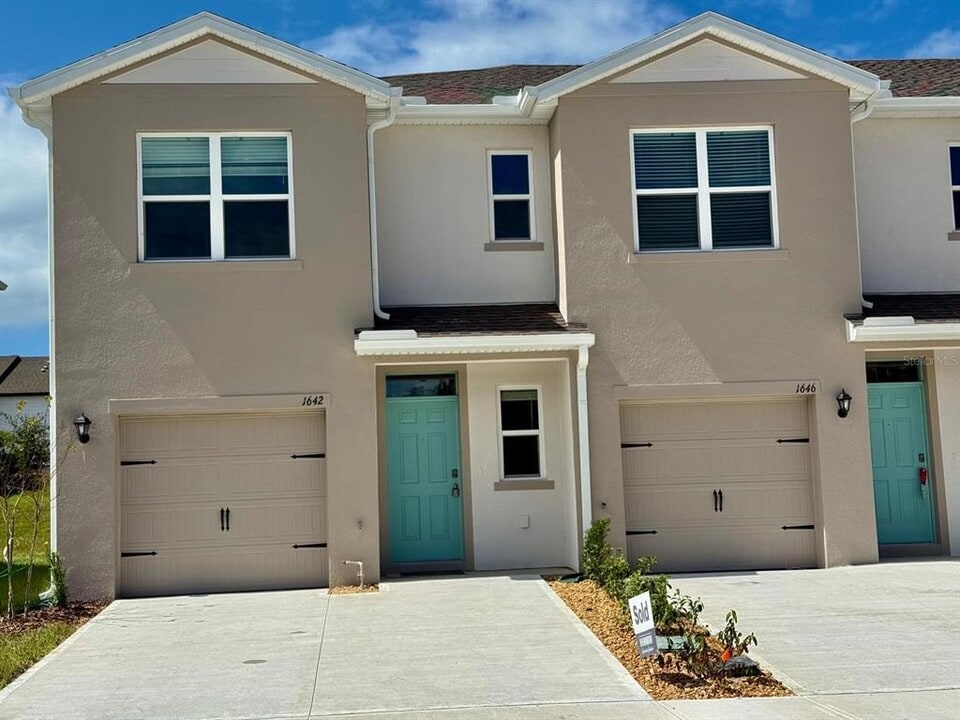 1642 Rock Elm Rd in Davenport, FL - Foto de edificio