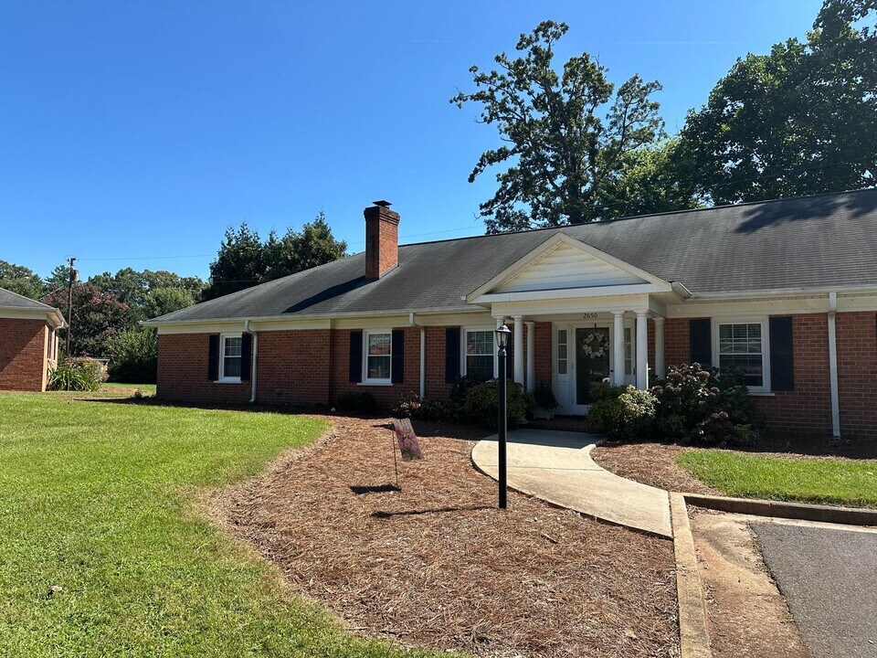 2650 Grosvenor Pl in Winston-Salem, NC - Building Photo