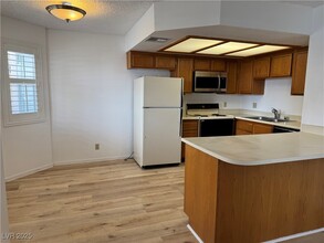 7933 Decker Canyon Dr in Las Vegas, NV - Building Photo - Building Photo